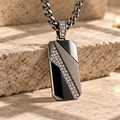 Pendentif Plaque Angular Homme – Acier 316 – détail – LEONIS ZEVARA