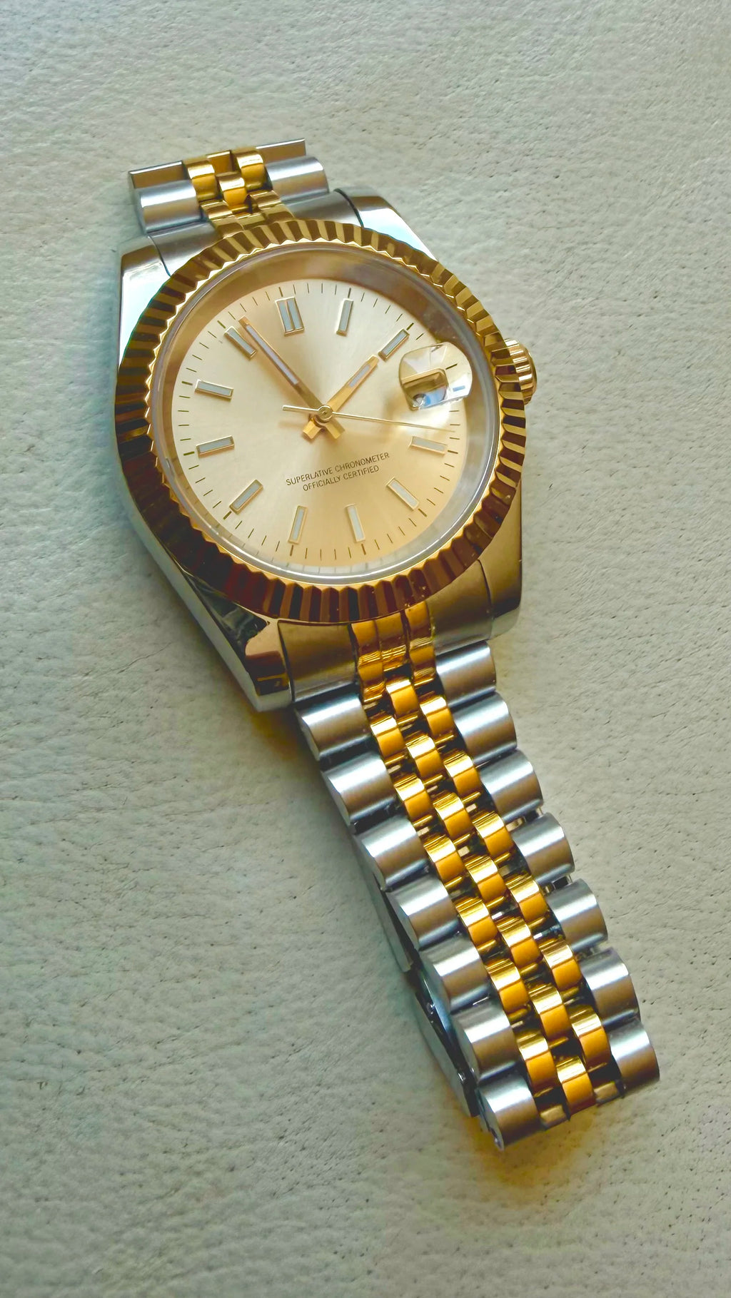 LEONIS ZEVARA Signature Date NH35 - détail