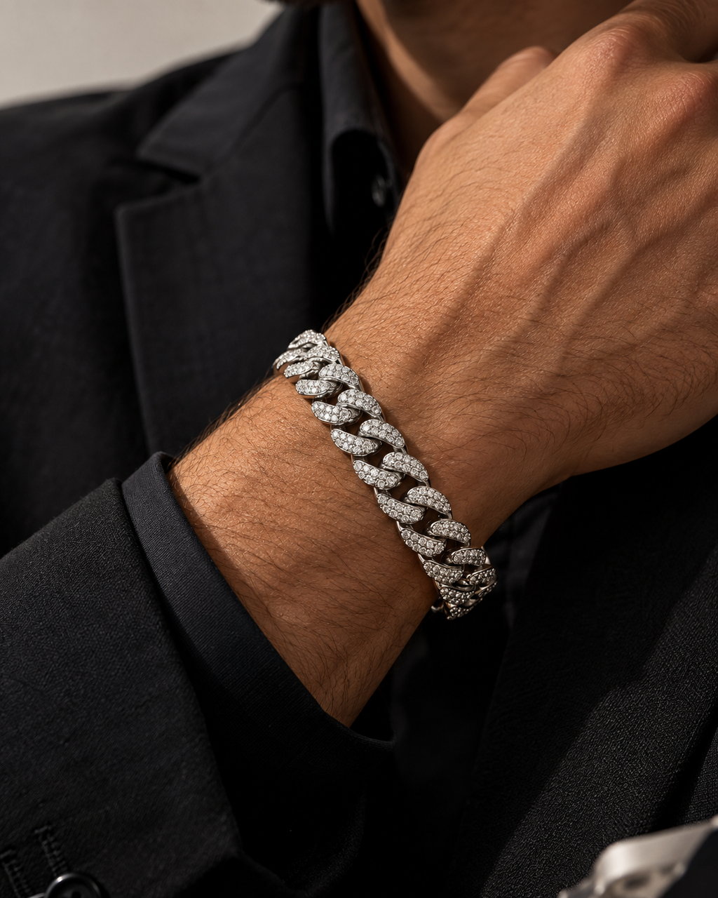 LEONIS ZEVARA Bracelet Cubain Pavé Homme - porté