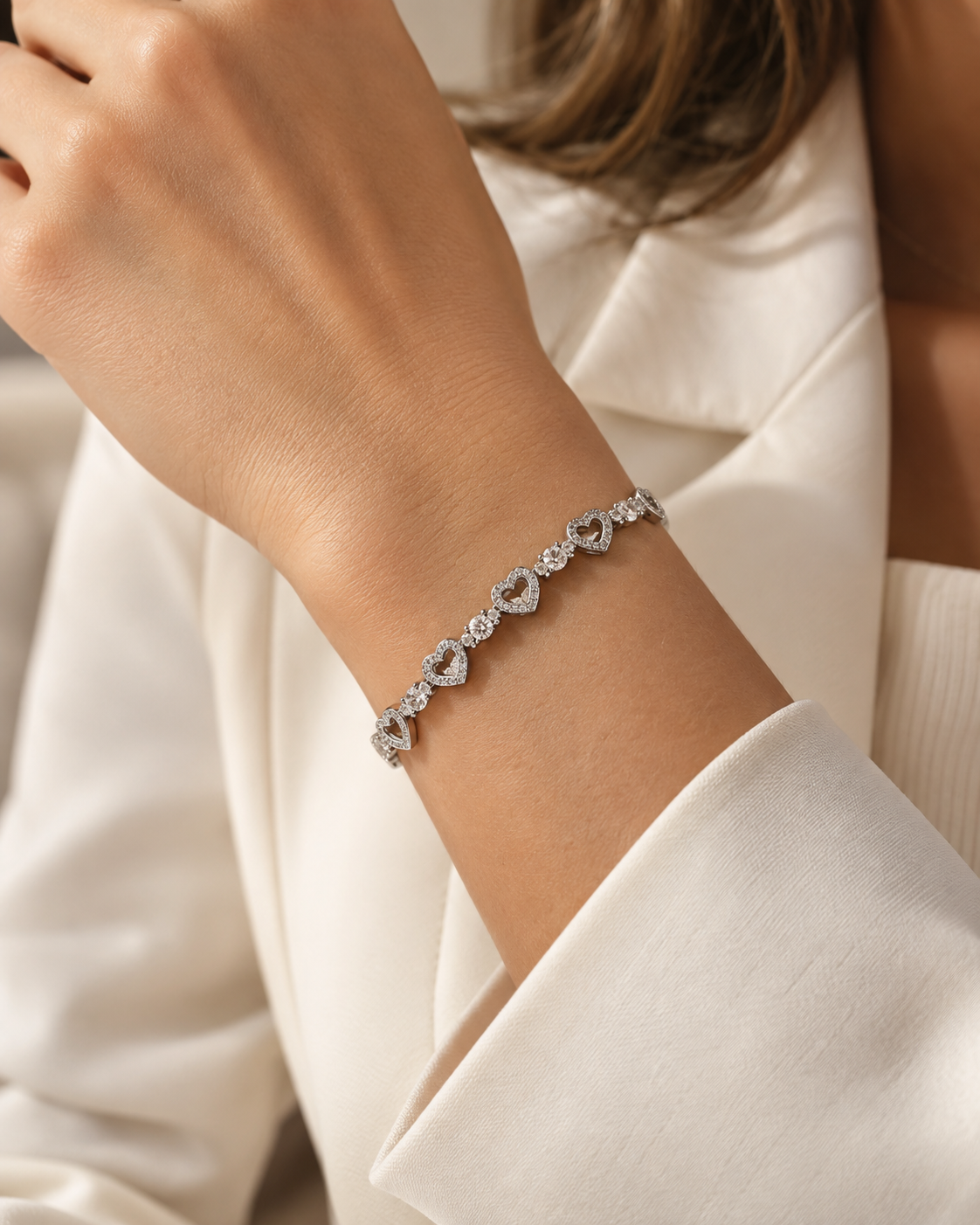 LEONIS ZEVARA Bracelet Tennis Cœurs Femme - porté