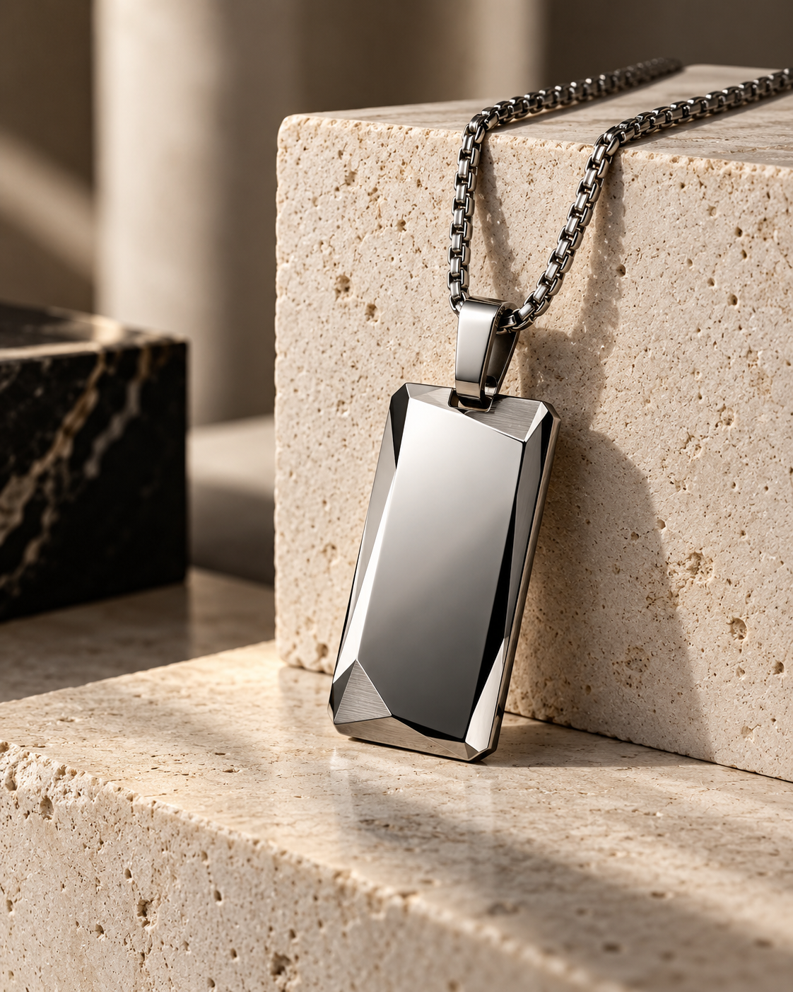 LEONIS ZEVARA Pendentif Plaque Angular Homme - studio